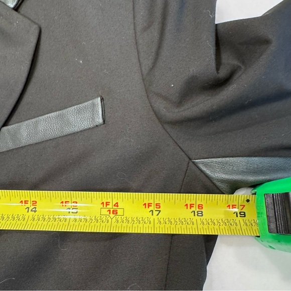 Elizabeth and James REVOLVE Women’s Black Blazer W/ Lamb Leather Trim Sz 4 - Picture 6 of 14